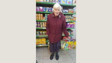 Cradley Heath care home Resident enjoys local shopping trip
